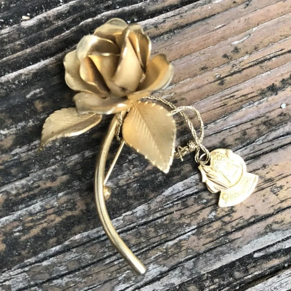 Giovanni Gold Rose Flower Brooch Metal Mod Floral Pin Vintage 50s 60s Jewelry